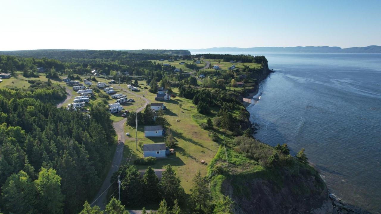 Hebergement Fort Prevel Saint Georges De Malbaie Exterior photo